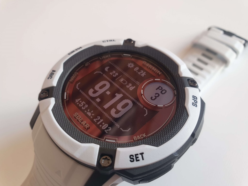 Dwukolorowy wyświetlacz jest całkowicie wystarczający do celów zegarkowych