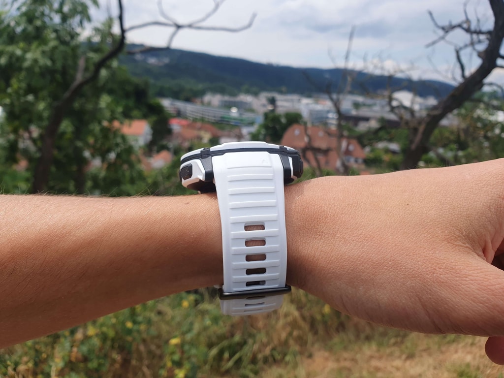 Pomimo większego rozmiaru koperty, zegarek jest wygodny