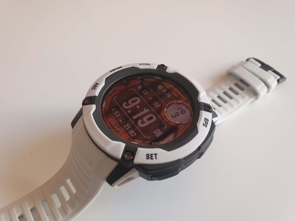 Zegarek wygląda sportowo i praktycznie