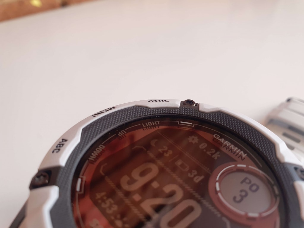 Soczewka wyświetlacza jest dość wysoka