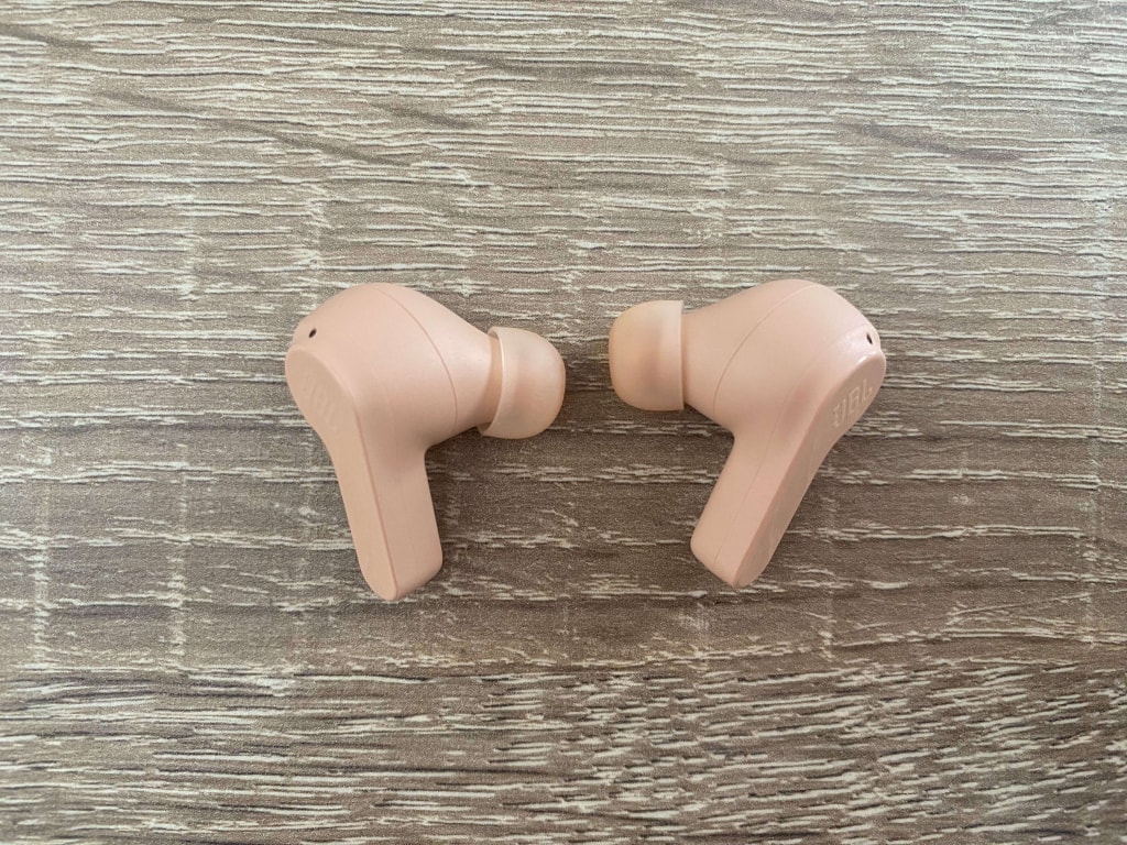 Słuchawki są stosunkowo małe