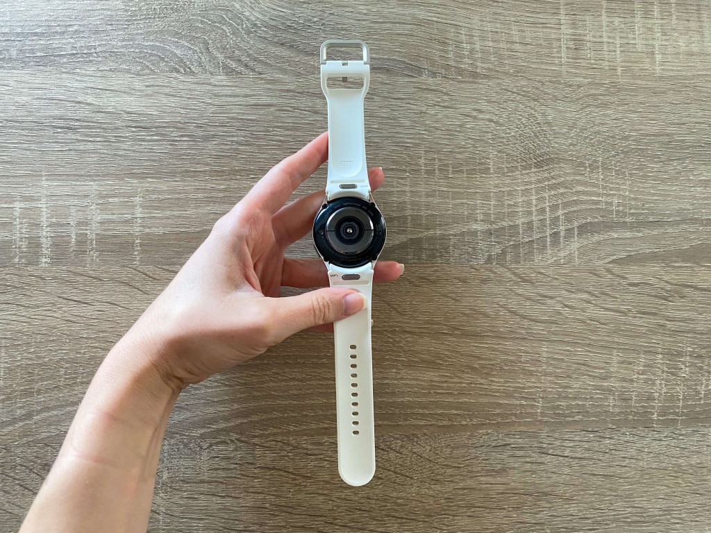 Czujniki znajdują się na spodzie urządzenia