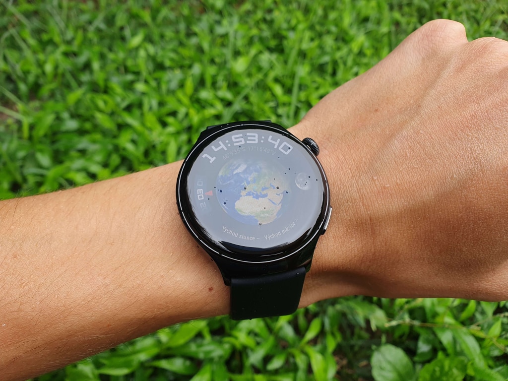 Wyświetlacze obu wersji radzą sobie również z bezpośrednim oświetleniem