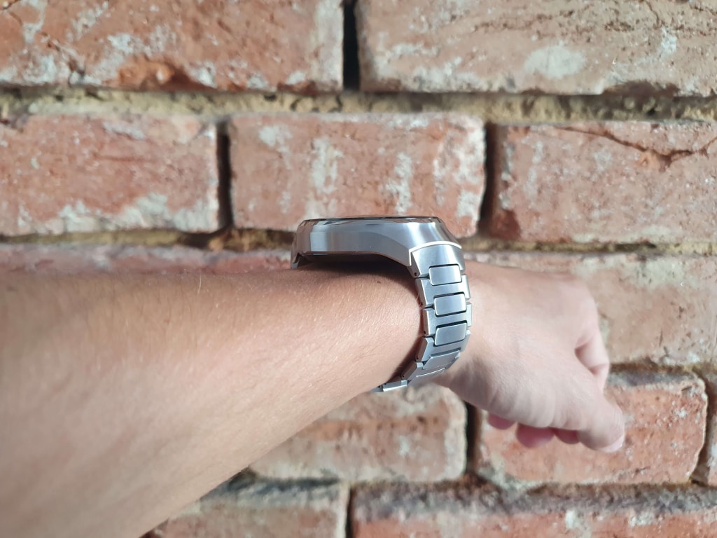 Do wyboru tytanowy lub skórzany pasek