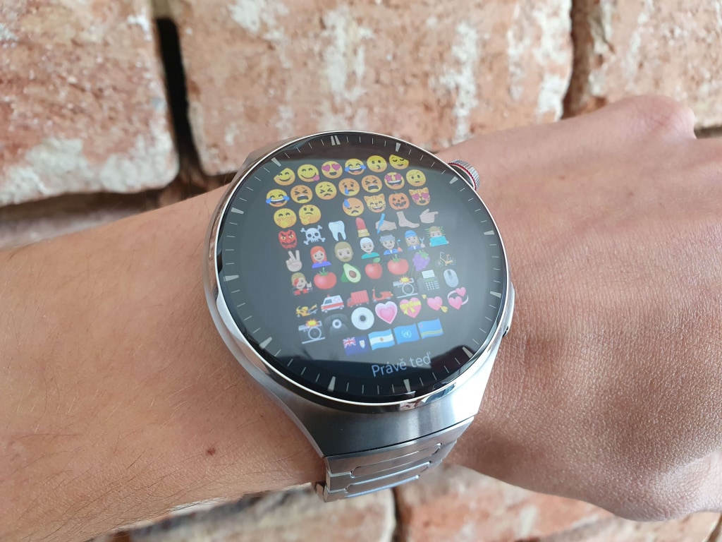 Watch 4 i Watch 4 Pro wyświetlają większość używanych emoji