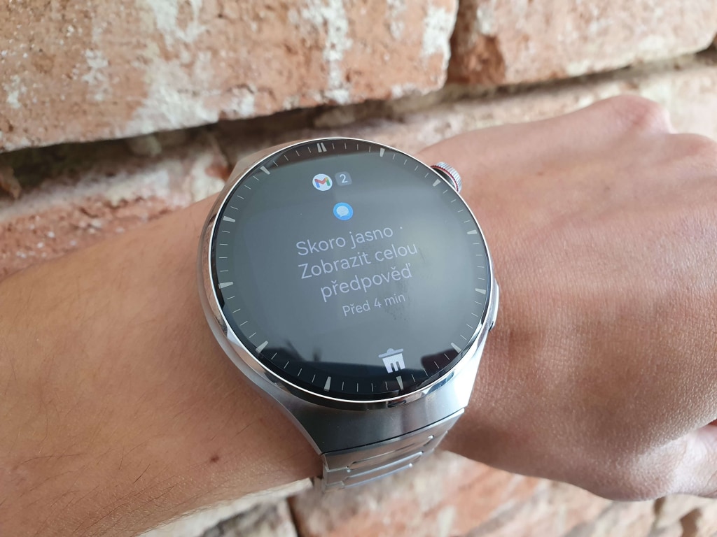 Powiadomienia są wirtualnie pogrupowane według aplikacji, do których należą