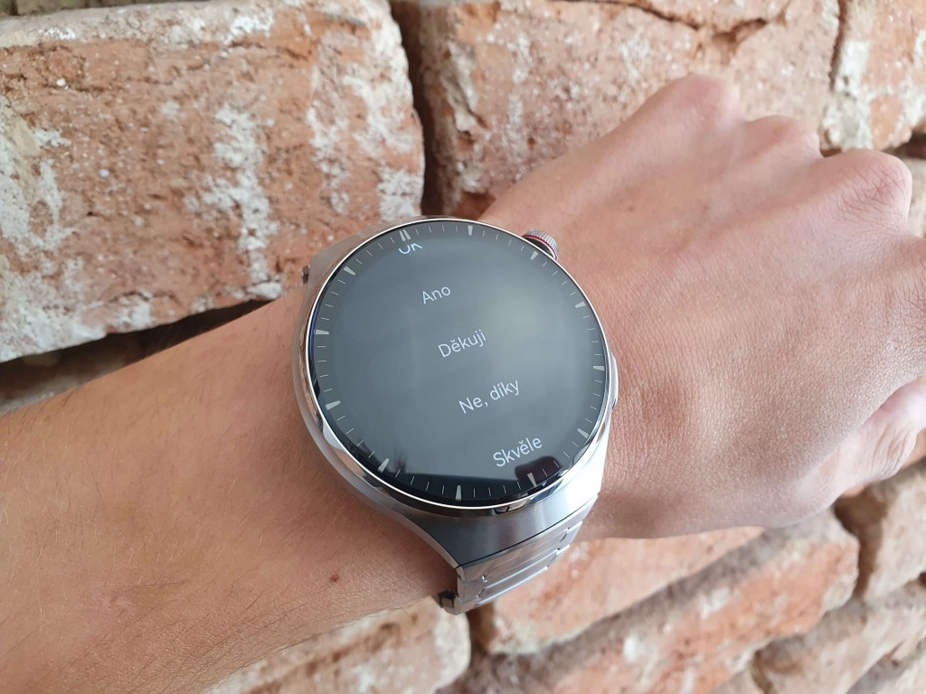 Możesz odpowiadać na wiadomości za pomocą odpowiedzi zdefiniowanych przez producenta lub niestandardowych