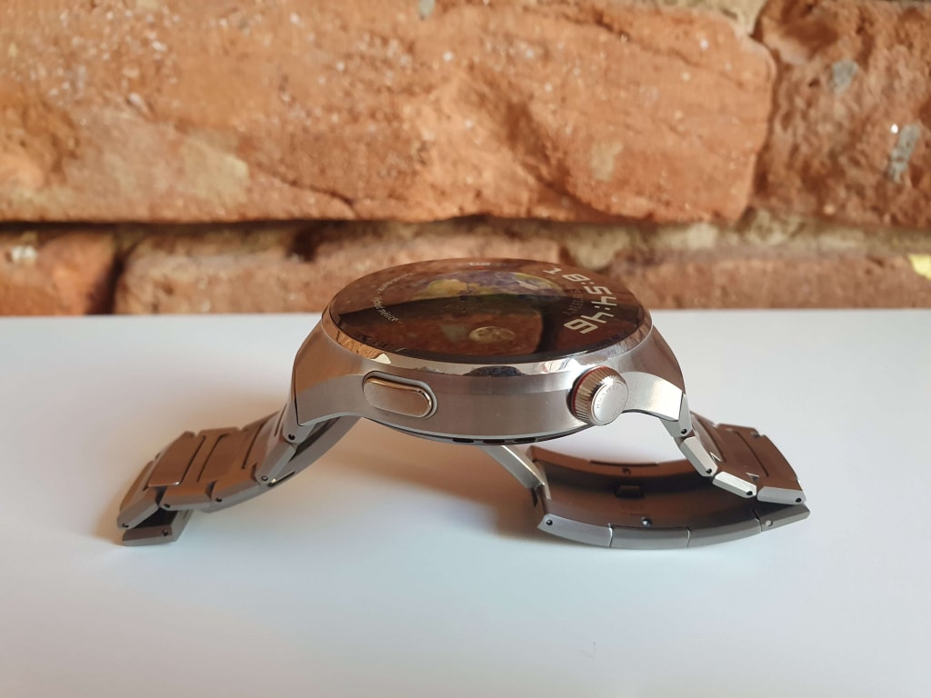 Sferyczny wyświetlacz oferuje nieco lepsze kąty widzenia