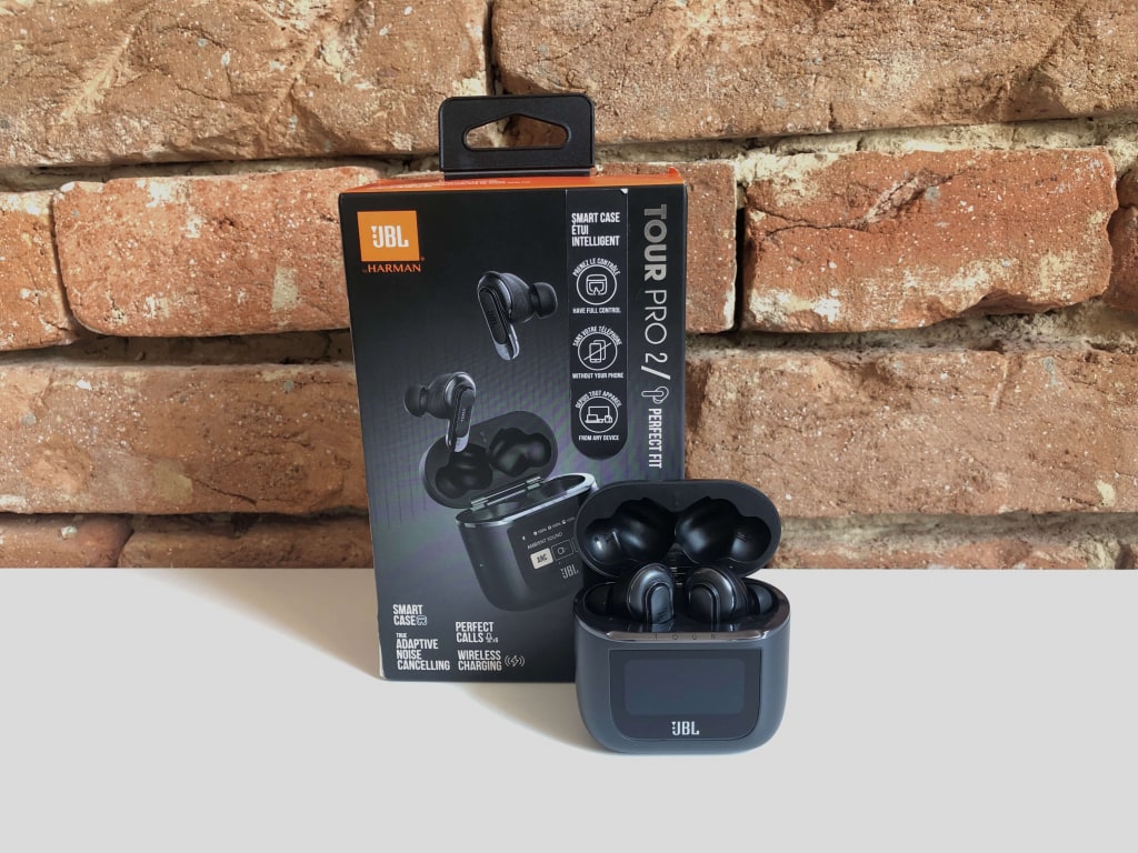 Słuchawki są dość kompaktowe, ale tego samego nie można powiedzieć o etui