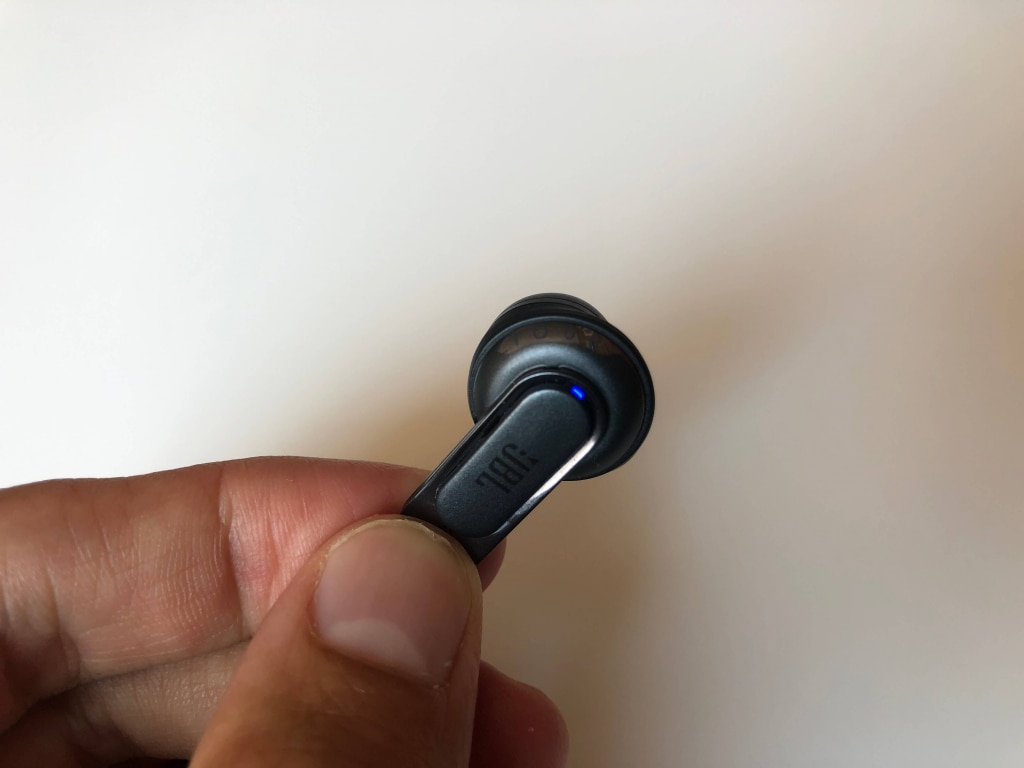 Dioda LED stanu wskazuje ładowanie i parowanie