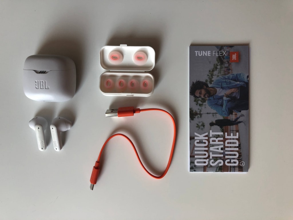 Opakowanie zawiera podstawowe akcesoria