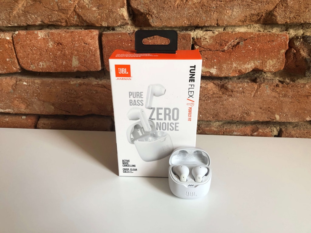 Pudełko jest uzupełnione przyciągającą wzrok grafiką i informacjami