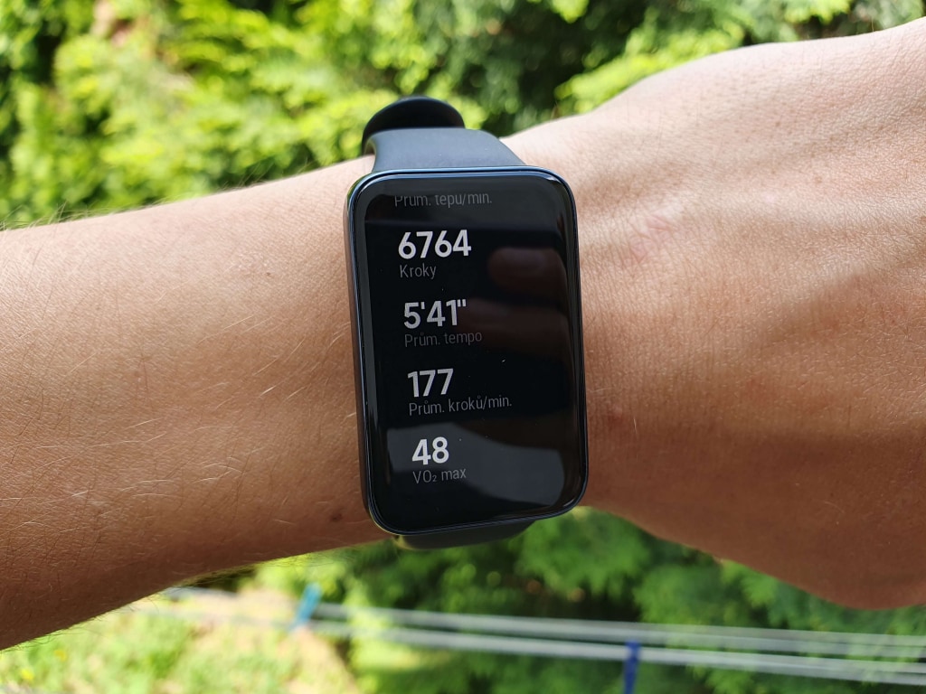 Jeśli trening na to pozwala, opaska oszacuje również VO2 max