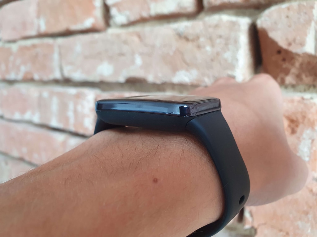 Na bransolecie nie ma żadnych mechanicznych elementów sterujących