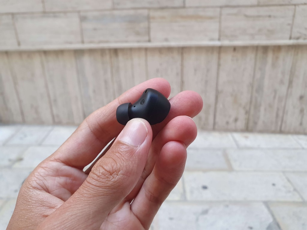 Kształt i wymiary słuchawek nie są idealne