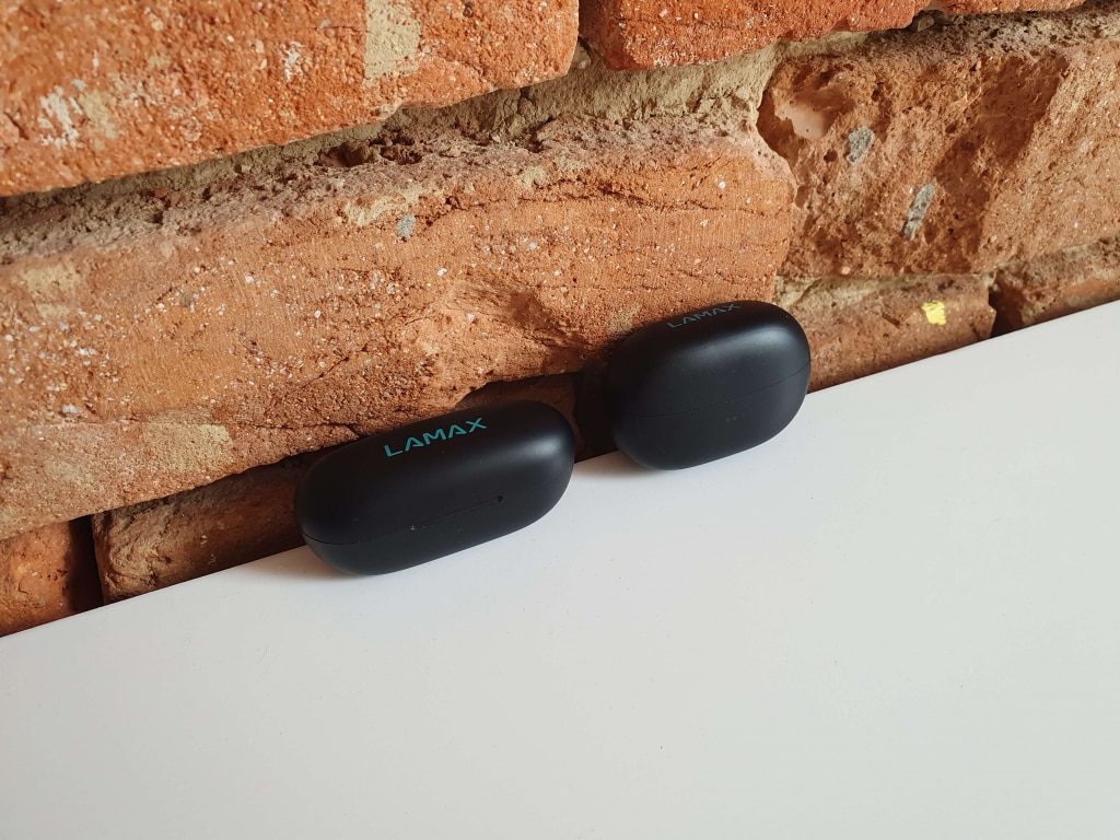 Słuchawki można łatwo spakować do torebki, plecaka lub bagażu podręcznego