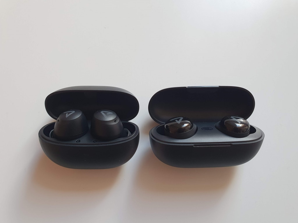 Pomimo różnic, obudowy obu słuchawek są kompaktowe