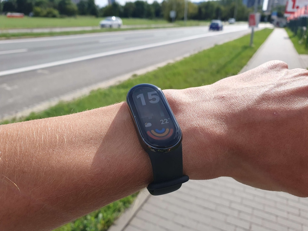 W bezpośrednim świetle słonecznym docenisz wyższą maksymalną jasność