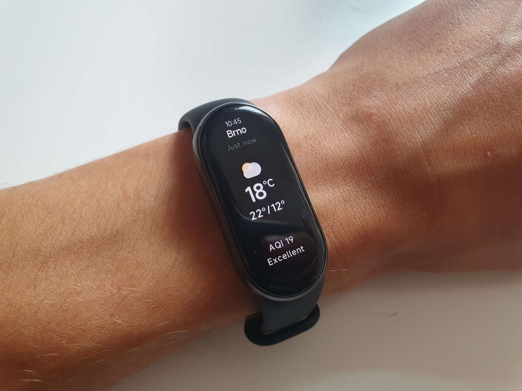 W kontekście aktualnej pogody, bransoletki oferują pełne spektrum danych