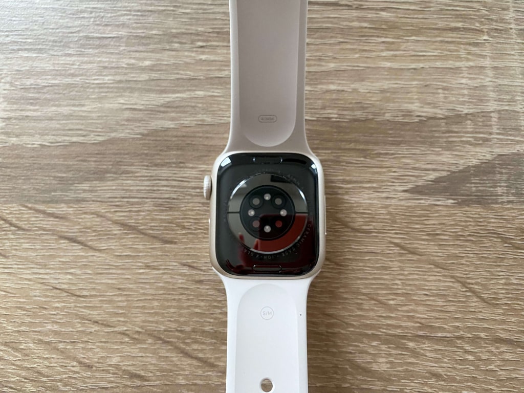 Czujniki znajdują się na spodzie obudowy