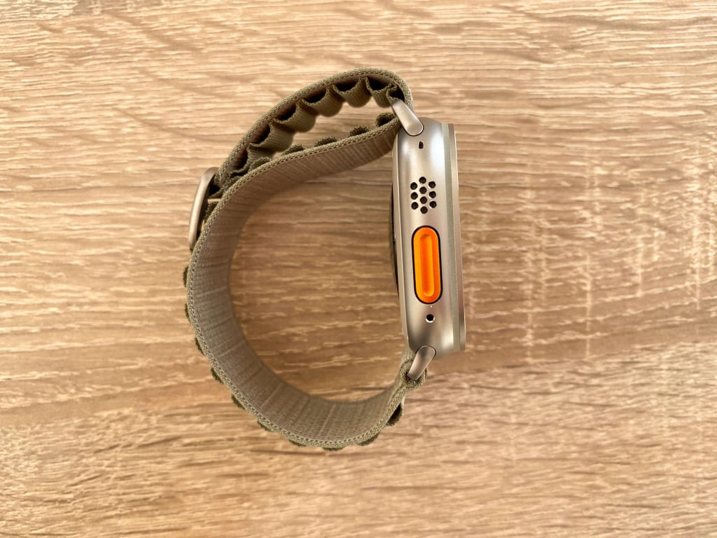 Po lewej stronie znajduje się przycisk akcji