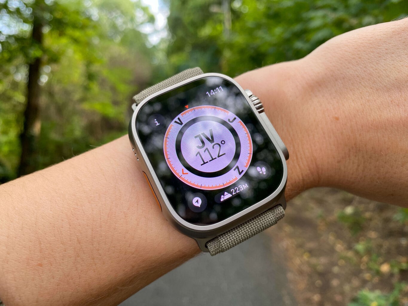 Zegarek wyposażony jest w kompas