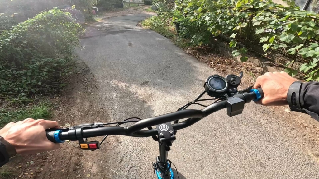 Gwałtowne zmiany w oświetleniu czujnika nie pogarszają znacząco kolorystyki i szczegółowości sceny