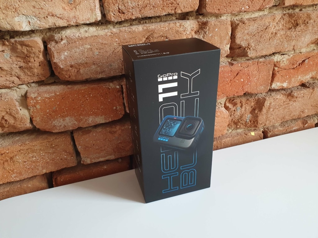 Opakowanie kamery sportowej jest nieco zbyt duże, biorąc pod uwagę ograniczoną liczbę akcesoriów