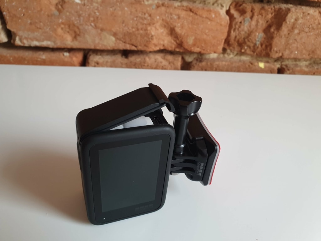 Karta SD jest dostępna nawet przy użyciu różnych podstawek