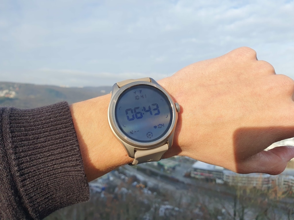 Czytelność jest jeszcze lepsza w bezpośrednim świetle słonecznym