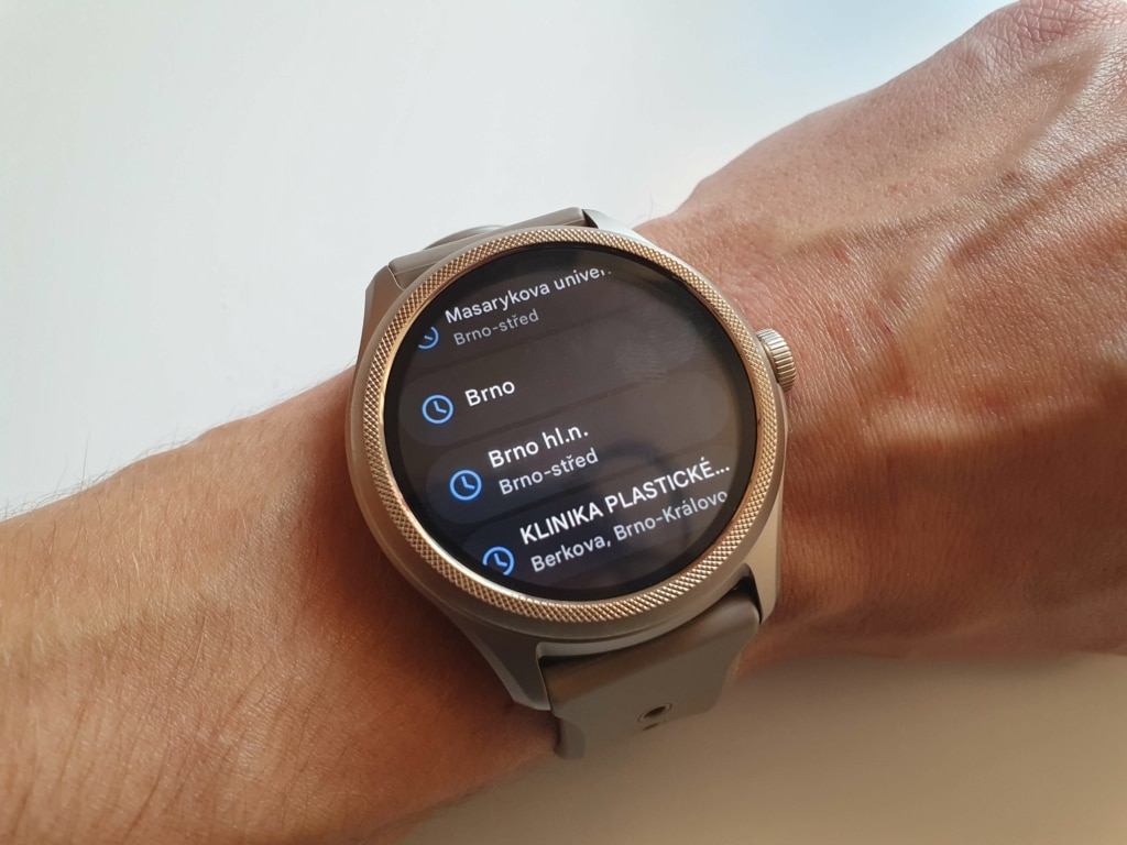 Możesz wybrać miejsce docelowe i rozpocząć nawigację bezpośrednio na zegarku