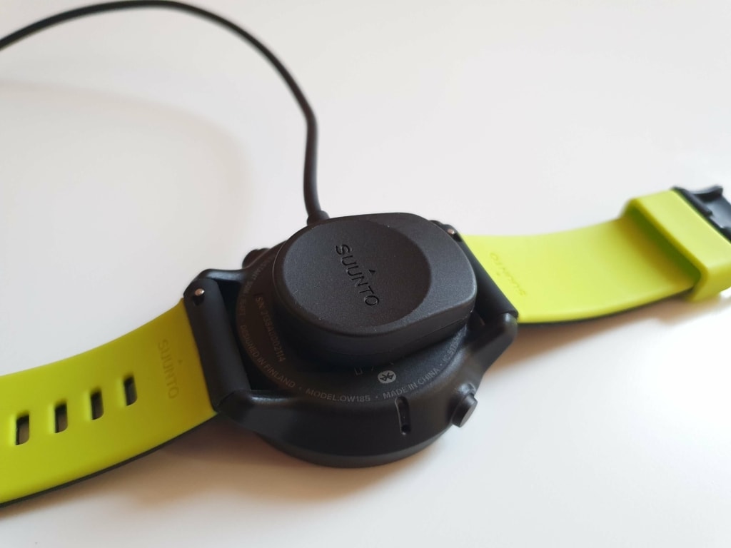 Magnetyczna tarcza jest mocno przymocowana do zegarka