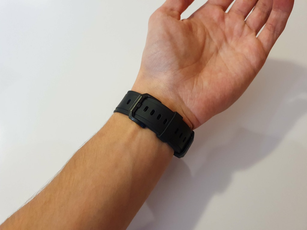 Zegarek jest bardziej odpowiedni dla grubszych męskich nadgarstków