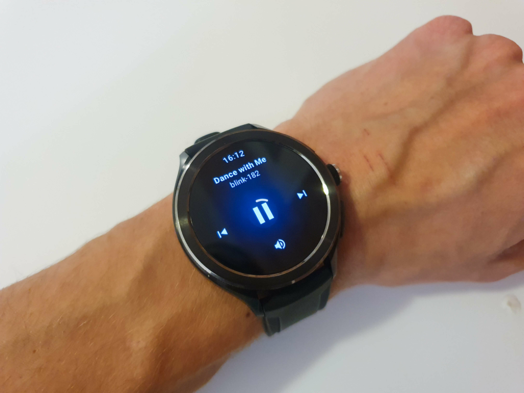 Do słuchania offline możesz wykorzystać np. aplikację Spotify lub YouTube Music