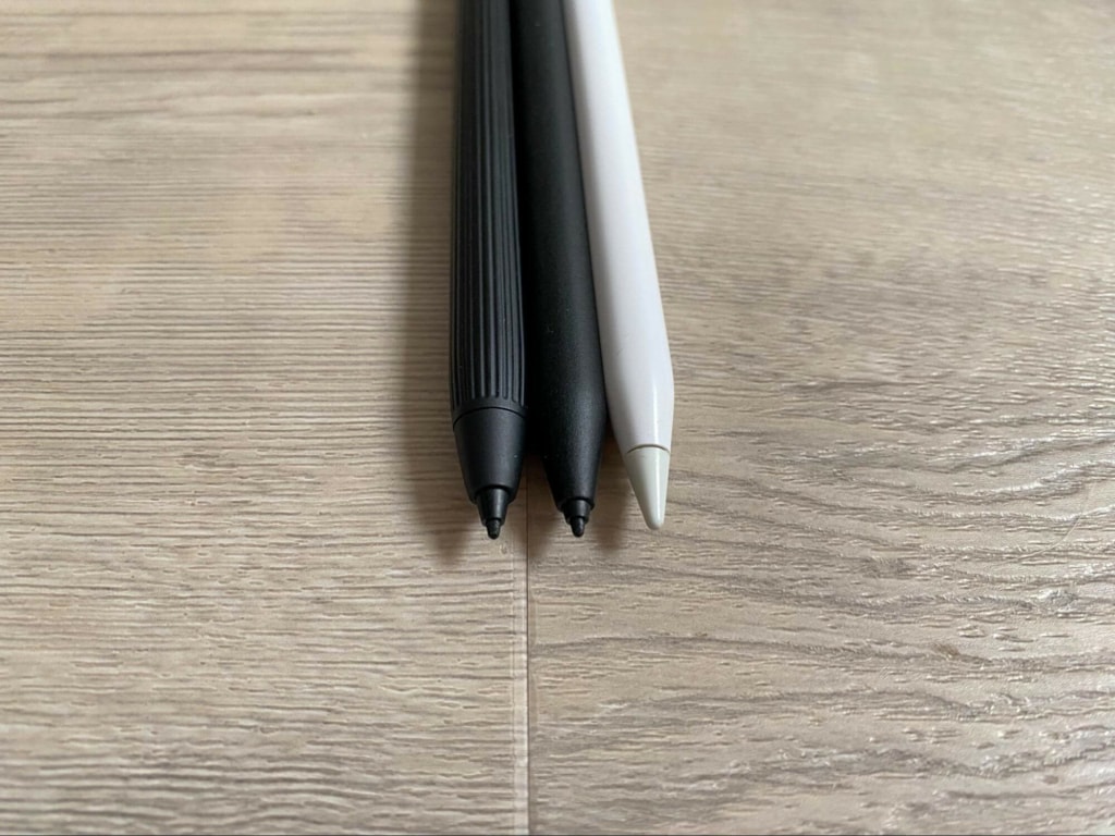 Końcówka Apple Pencil (po prawej) jest największa