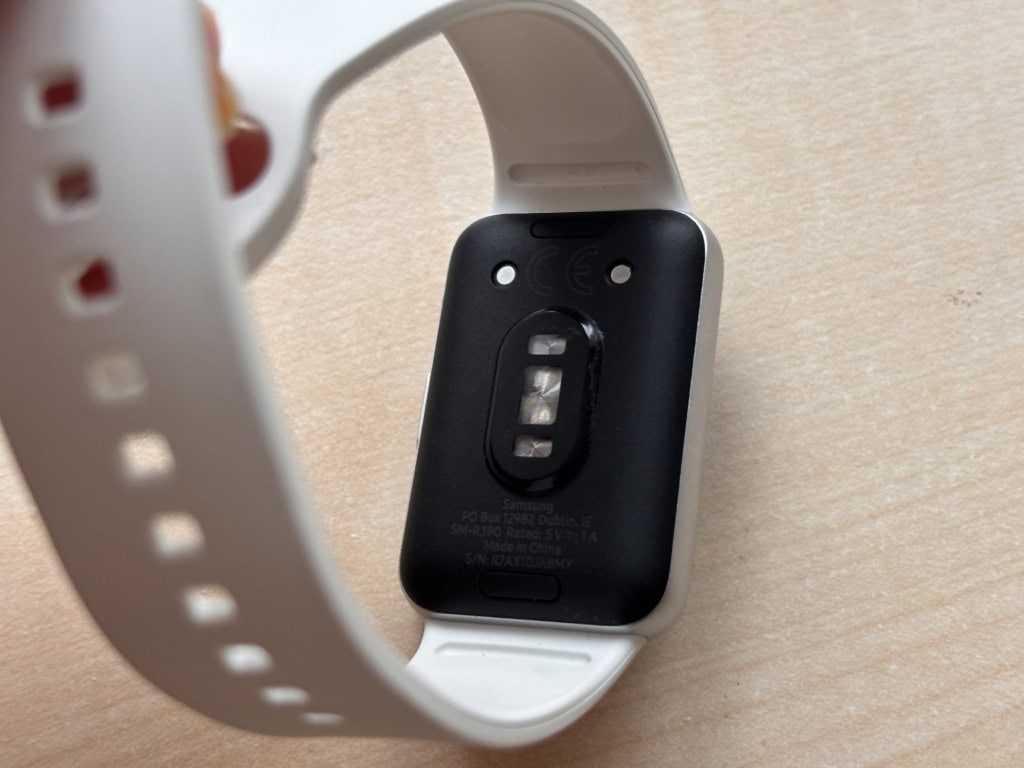 Bransoletka wystarcza na około 4 dni