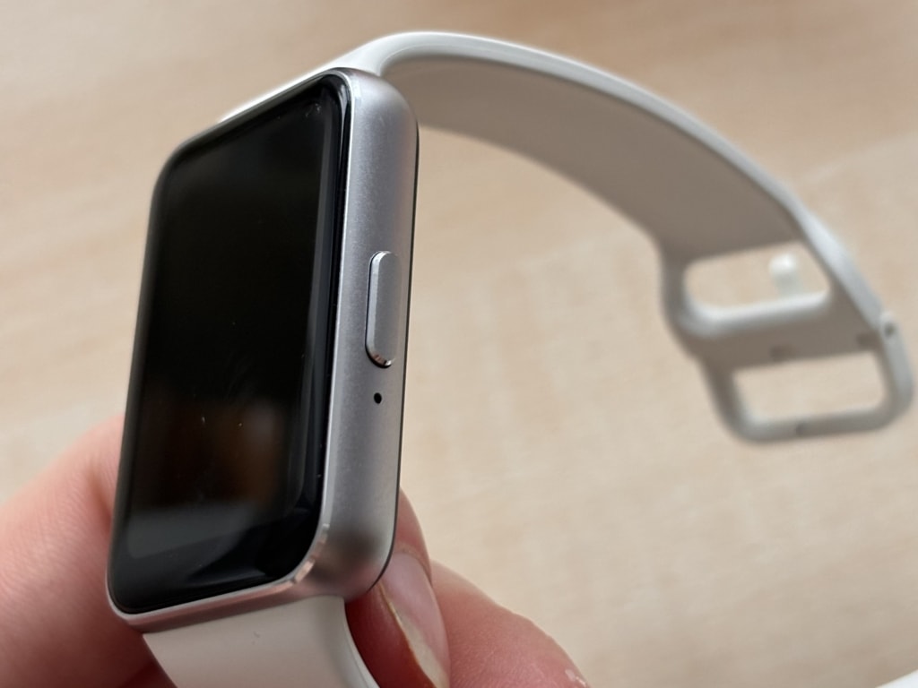 Smukła obudowa z przyciskiem Home