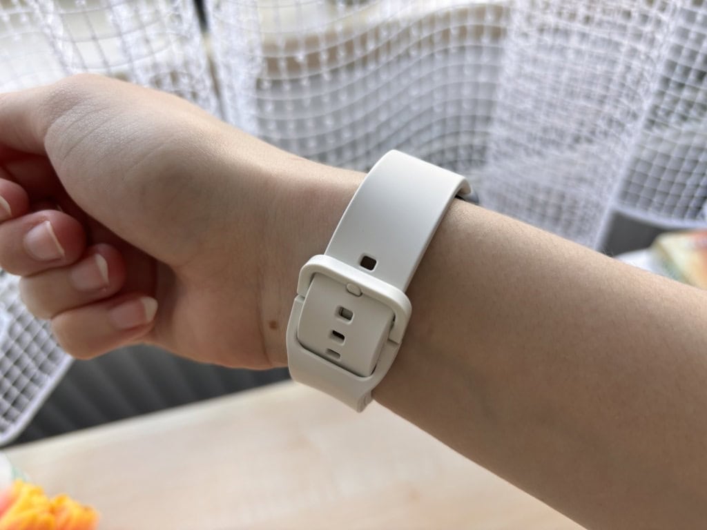 Pasek pasuje zarówno na męski, jak i damski nadgarstek