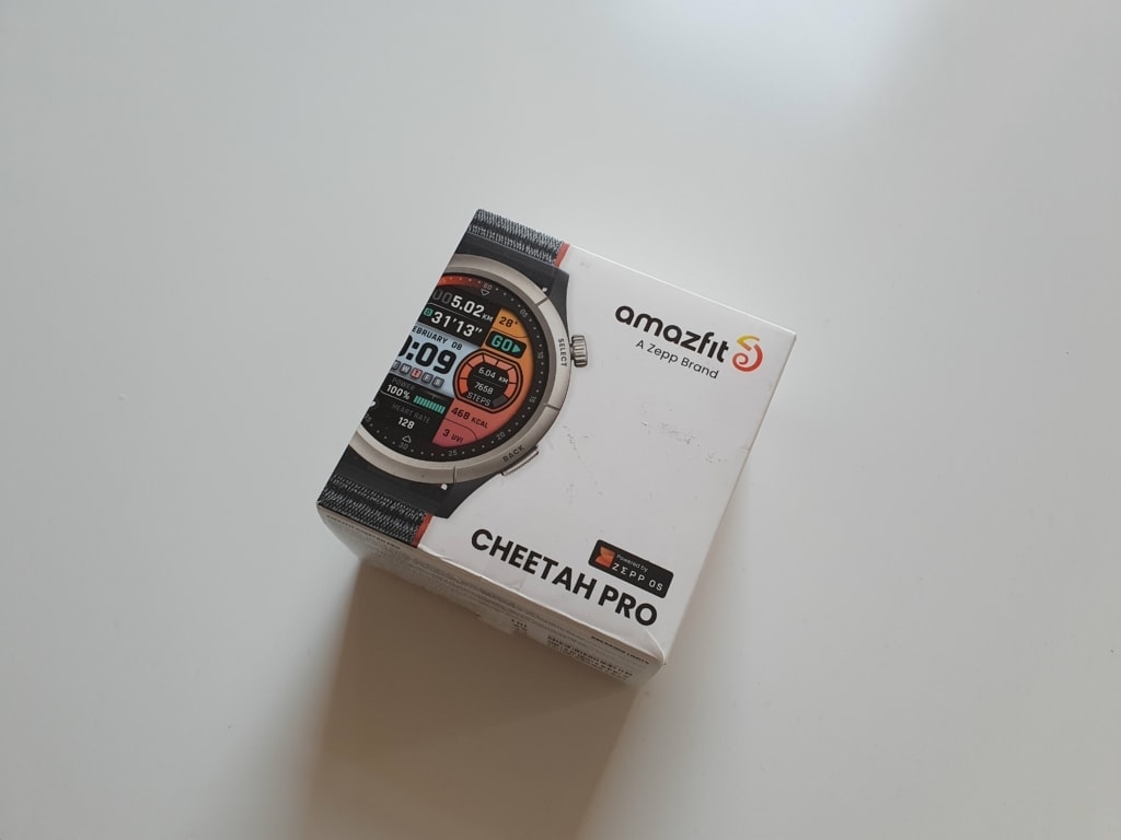 Na pudełku znajdują się podstawowe informacje o zegarku