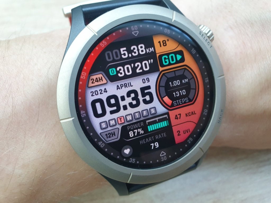 Rozdzielczość wyświetlacza to 480 x 480 px