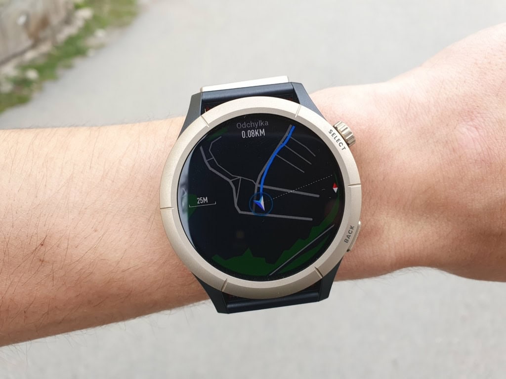 W przypadku zboczenia z trasy, zegarek wskaże prawidłowy kierunek