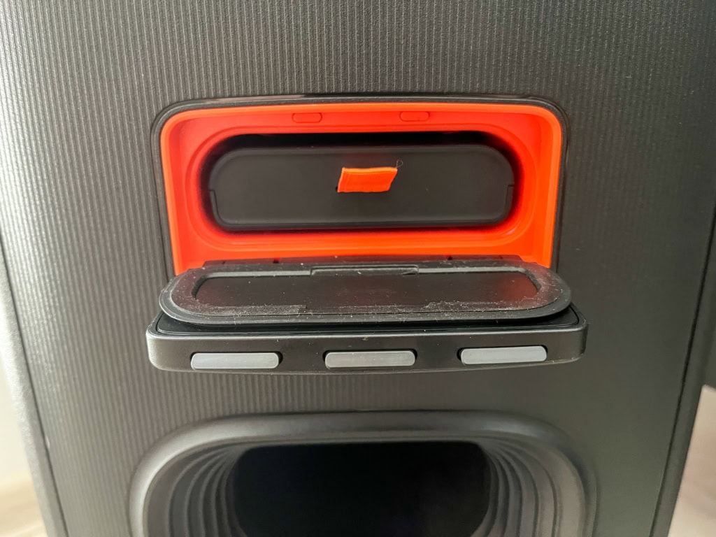 Łóżko z wyjmowaną baterią