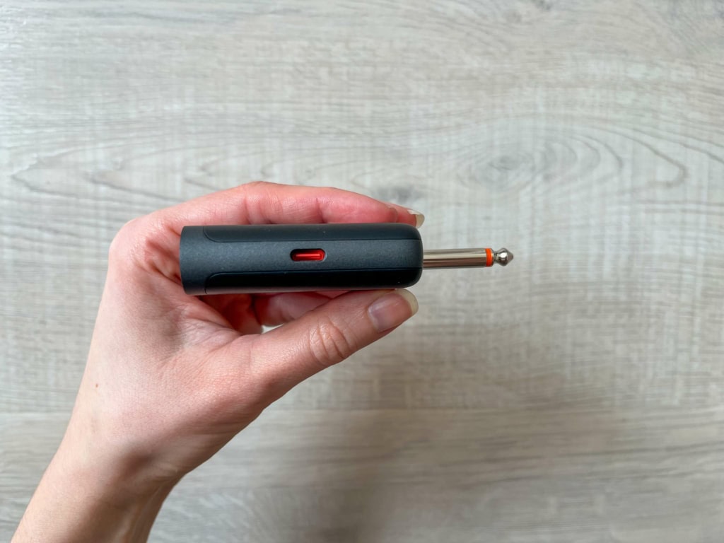 Odbiornik posiada również złącze zasilania