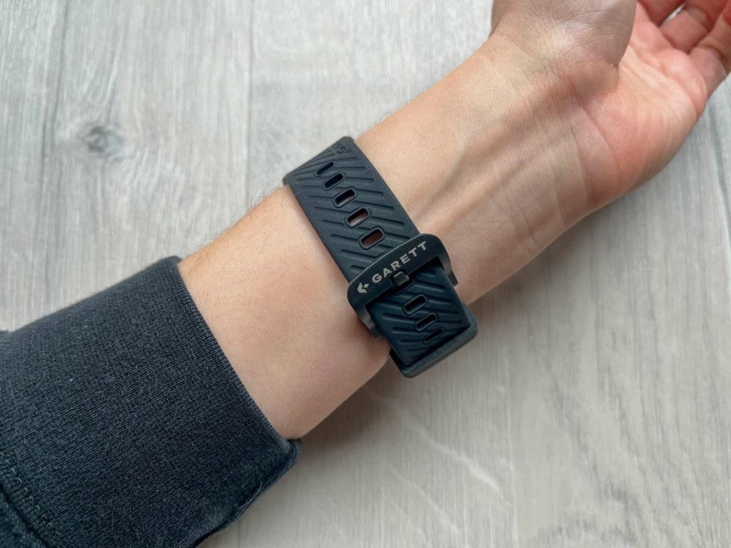 W zestawie silikonowy pasek