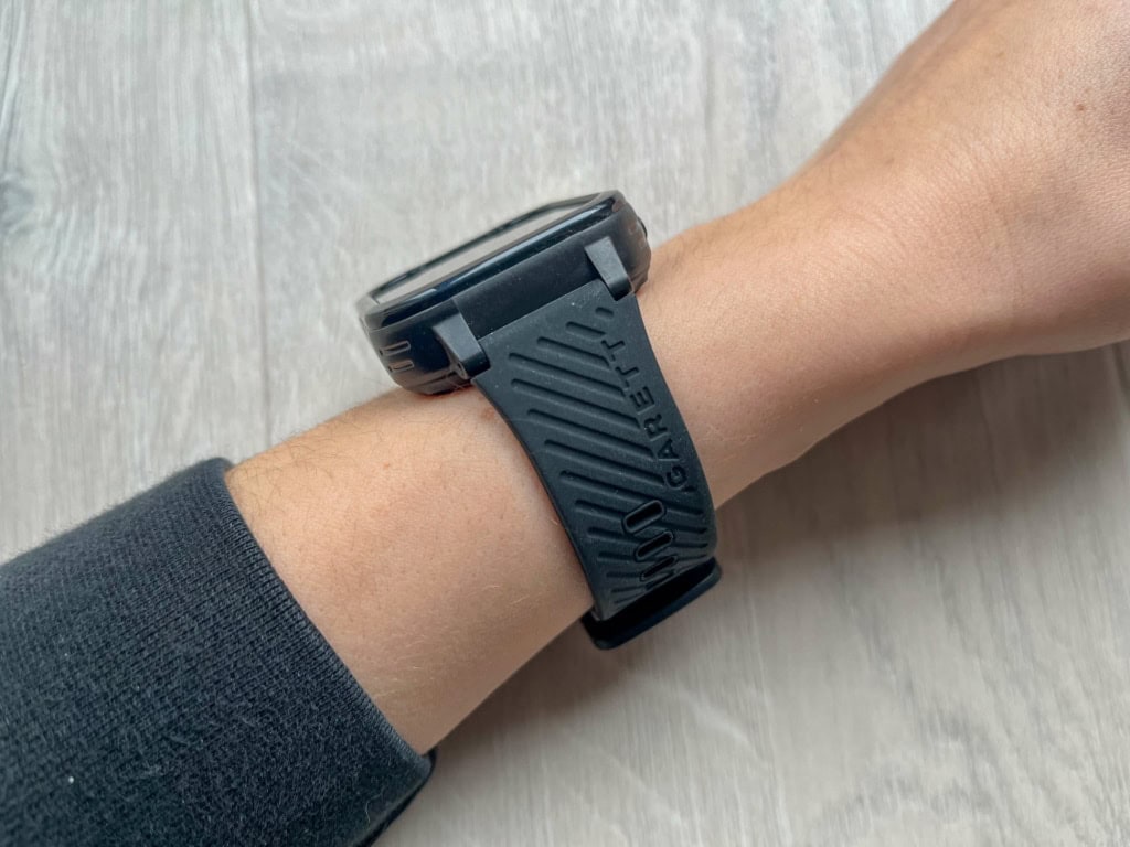 W zegarku dominuje tworzywo sztuczne