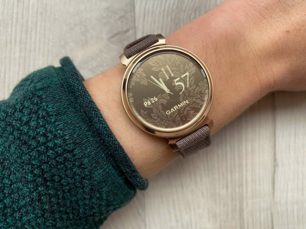 Zegarek ma grawerowane szkło