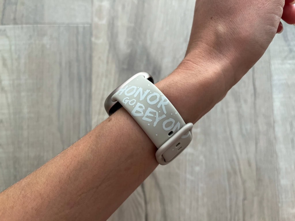 Upevnění řeší klasická spona