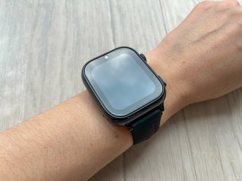 Zegarek dobrze leży na ręce