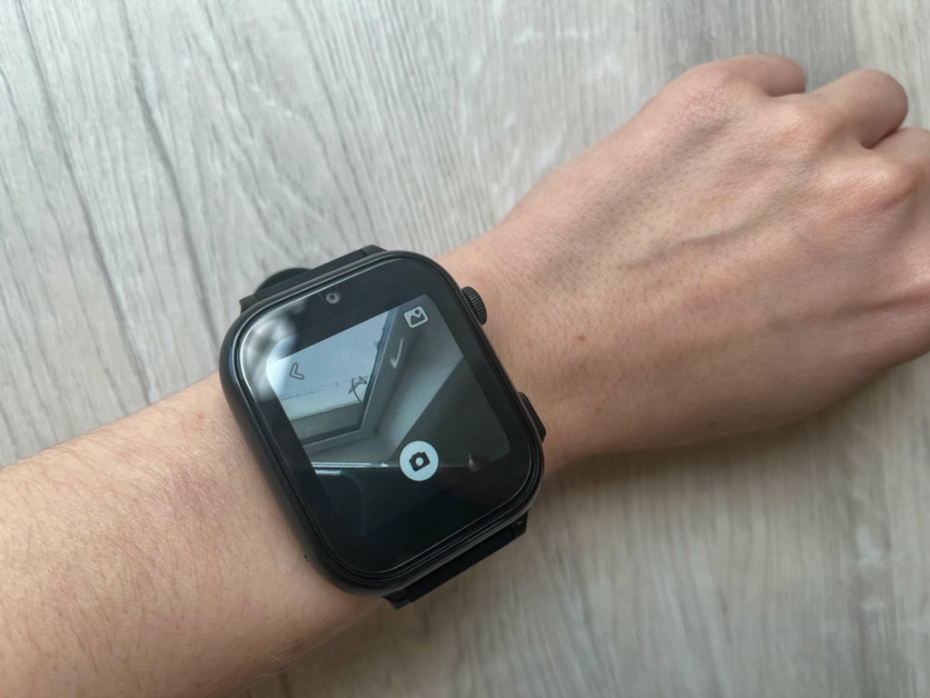 Zegarek wyposażony jest w kamerę