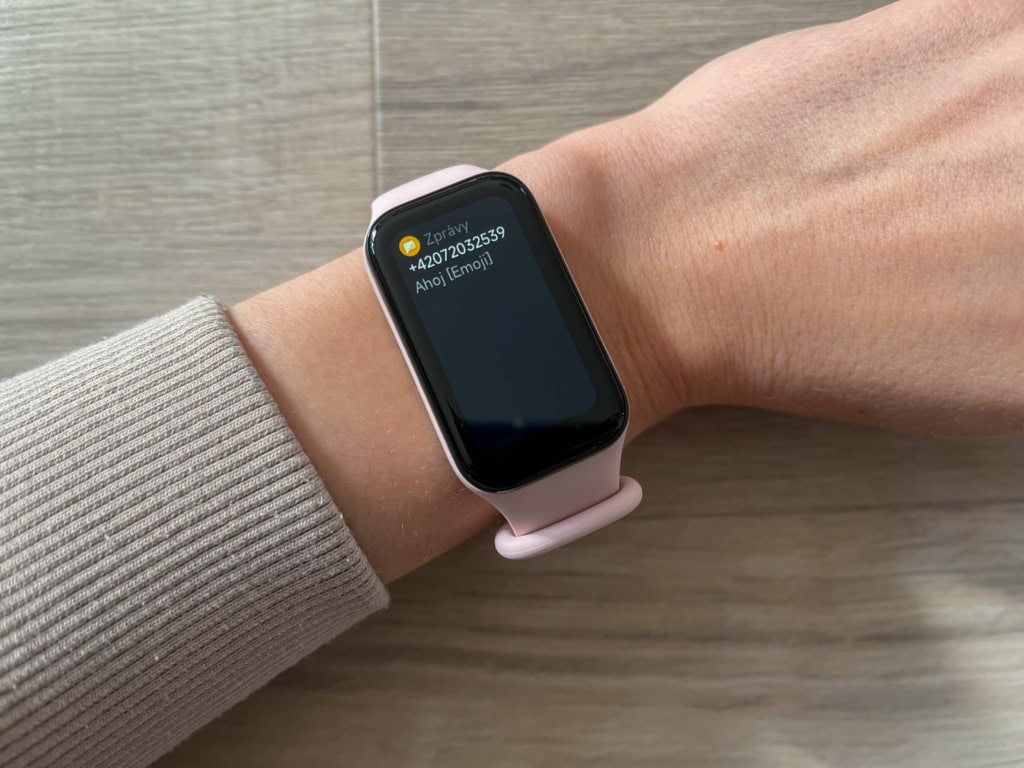 Opaska nie wyświetla emoji